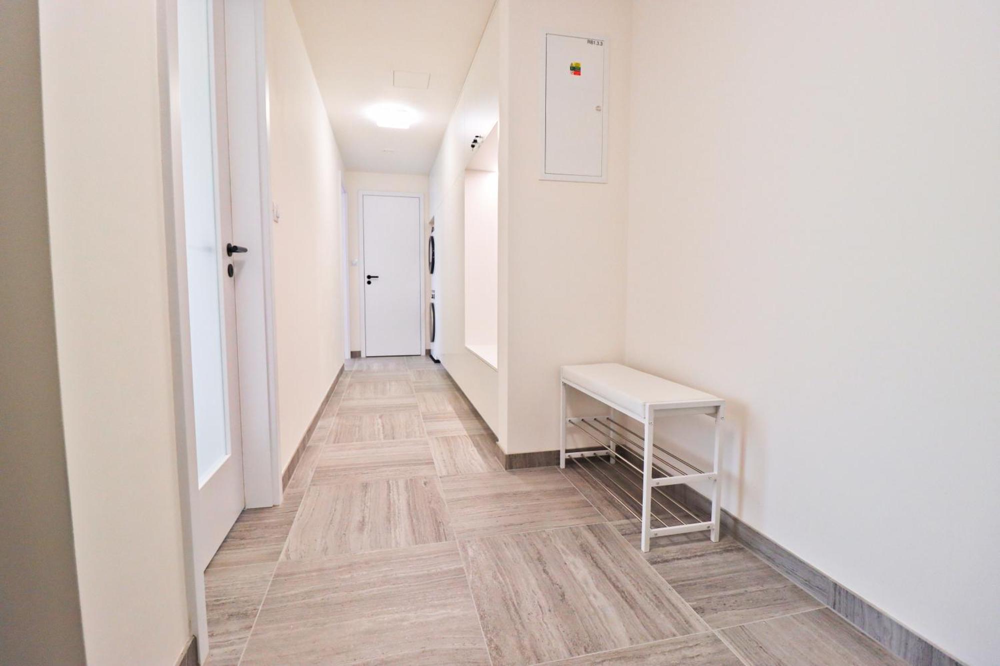 Sunny Apartment In Smichov, Prague 5 Exterior photo