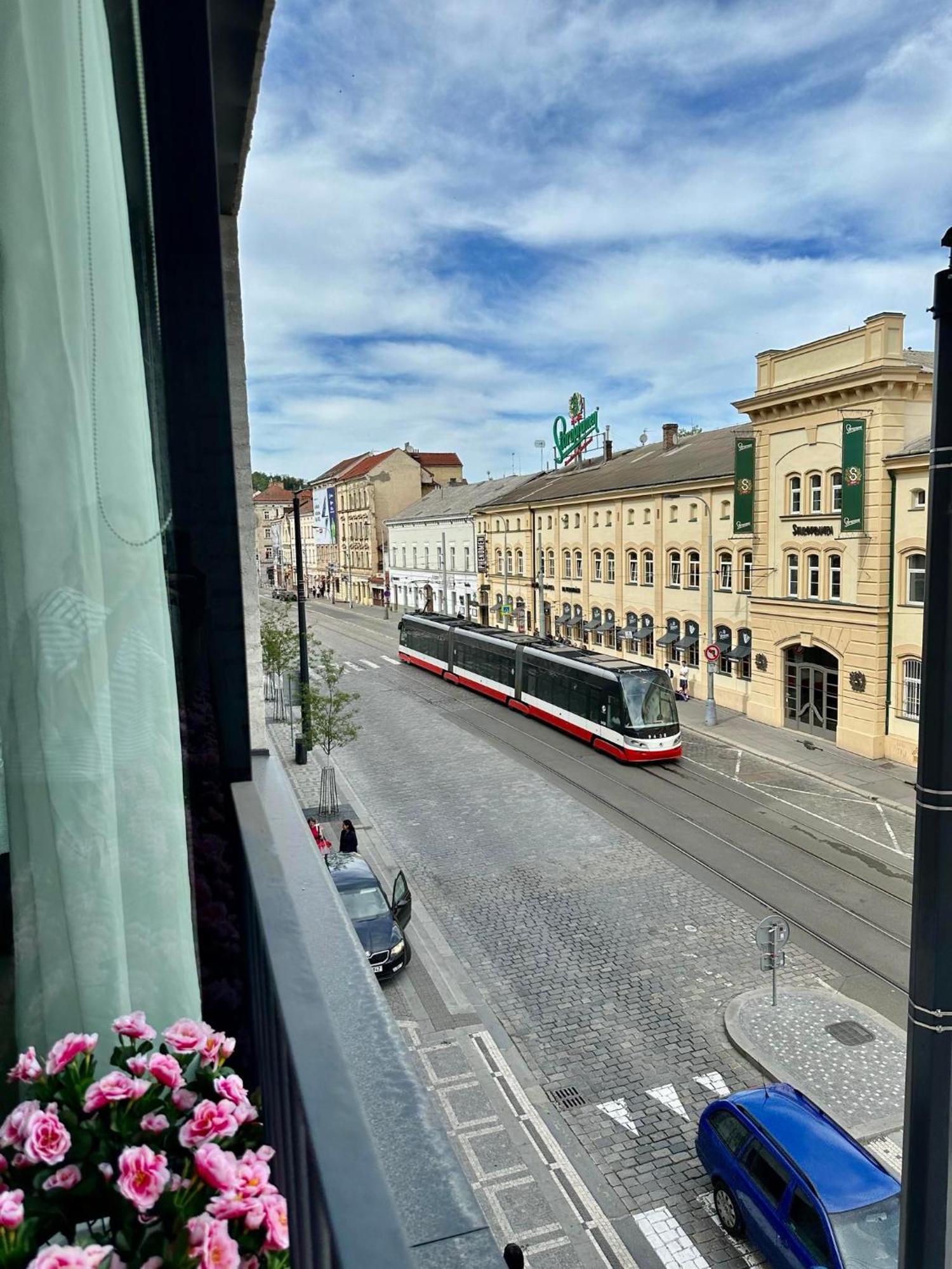 Sunny Apartment In Smichov, Prague 5 Exterior photo